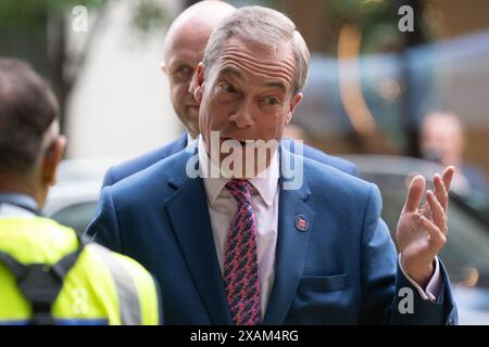 Londres, Royaume-Uni. 07 juin 2024. Nigel Farage - le leader de Reform UK arrive à la BBC Broadcasting House pour le premier débat électoral. Crédit : Justin Ng/Alamy Live News Banque D'Images