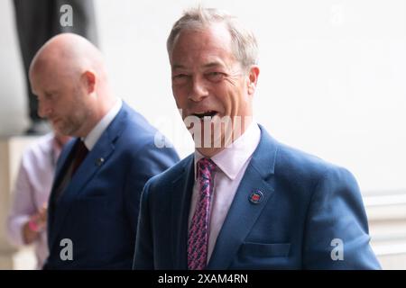 Londres, Royaume-Uni. 07 juin 2024. Nigel Farage - le leader de Reform UK arrive à la BBC Broadcasting House pour le premier débat électoral. Crédit : Justin Ng/Alamy Live News Banque D'Images