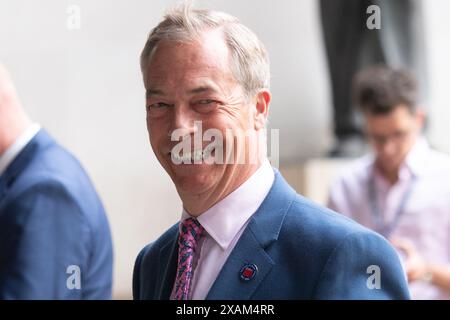 Londres, Royaume-Uni. 07 juin 2024. Nigel Farage - le leader de Reform UK arrive à la BBC Broadcasting House pour le premier débat électoral. Crédit : Justin Ng/Alamy Live News Banque D'Images