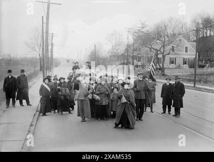 Armée de Rosalie Jones [suffragettes], entre c1910 et c1915.Eva Ward, Ida Craft, Rosalie Gardiner Jones. Banque D'Images