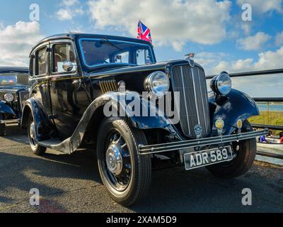 6 juin 2024 - Un magnifique Morris 8 sur le quai d'Appledore, lors de l'événement commémoratif des villages du Nord Devon pour le 80e anniversaire du d-D. Banque D'Images