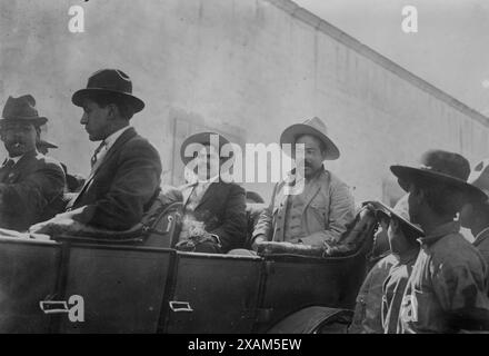 (Homme accusé du meurtre de Benton) Major Rodolfo Fierro &amp ; Villa, 1914. Spectacles général Francisco "Pancho" Villa (1878-1923) pendant la Révolution mexicaine. Banque D'Images