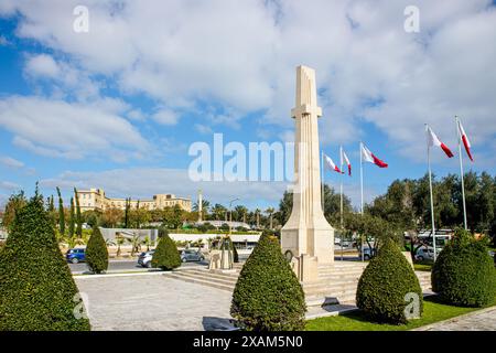 Valletta,Malta, Malta-19FEB2023-le Monument de guerre tal-Gwerra est un obélisque mémorial à Floriana, Malte. Banque D'Images