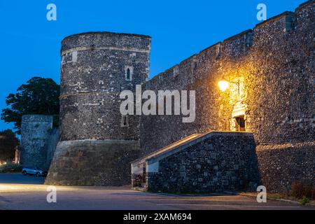 Aube à Canterbury City Walls, Kent, Angleterre. Banque D'Images