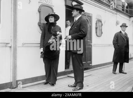 J.K. Hackett et son épouse, entre c1910 et c1915. Montre l'acteur James Keteltas Hackett (1869-1926) avec sa deuxième épouse, l'actrice Beatrice Mary Beckley (née en 1885). Banque D'Images