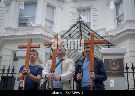 Protestation contre la persécution des chrétiens arméniens en Azerbaïdjan. Ambassade de la République d'Azerbaïdjan à Londres, Royaume-Uni. Banque D'Images