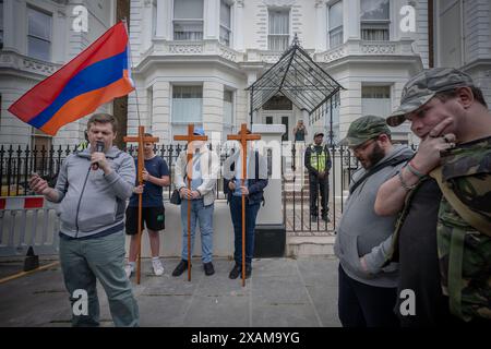 Protestation contre la persécution des chrétiens arméniens en Azerbaïdjan. Ambassade de la République d'Azerbaïdjan à Londres, Royaume-Uni. Banque D'Images