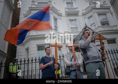 Protestation contre la persécution des chrétiens arméniens en Azerbaïdjan. Ambassade de la République d'Azerbaïdjan à Londres, Royaume-Uni. Banque D'Images