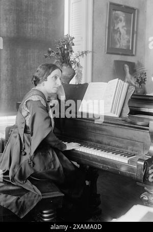 Amelita Galli-Curci, entre c1915 et c1920. Montre Amelita Galli-Curci (1882-1963), chanteuse d'opéra soprano italienne coloratura. Banque D'Images