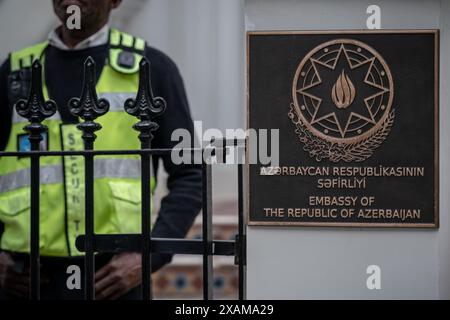 Protestation contre la persécution des chrétiens arméniens en Azerbaïdjan. Ambassade de la République d'Azerbaïdjan à Londres, Royaume-Uni. Banque D'Images