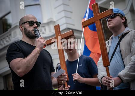 Protestation contre la persécution des chrétiens arméniens en Azerbaïdjan. Ambassade de la République d'Azerbaïdjan à Londres, Royaume-Uni. Banque D'Images