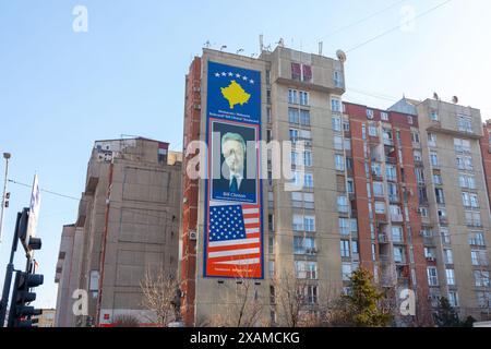 Pristina, Kosovo - 5 février 2024 : Statue de Bill Clinton en signe de gratitude située sur Rruga Bill Klionton à Pristina, Kosovo. Banque D'Images