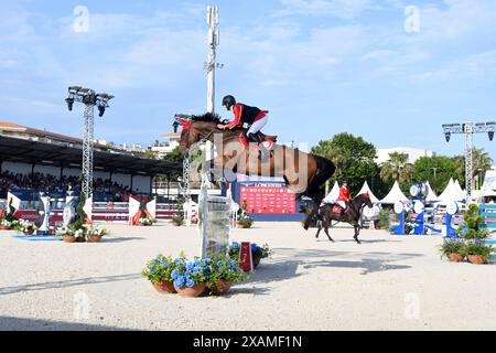 CANNES, FRANCE - 07 JUIN : Rider participe au 'Longines Global Champions League Tour of Cannes 2024' le 07 juin 2024 à Cannes, France crédit ; Media Pictures/Alamy Stock Live News Banque D'Images