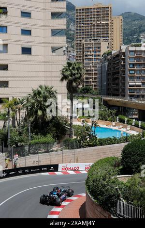 Monte Carlo, Principauté de Monaco. 25 mai 2024. Grand Prix de formule 1 de Monaco au circuit de Monaco à Monte Carlo. Photo : Alpine A524 de l'équipe BWT Alpine F1 lors de la troisième séance d'essais © Piotr Zajac/Alamy Live News Banque D'Images