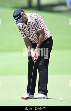 Dublin, Ohio, États-Unis. 7 juin 2024. Jason Day (AUS) frappe le 14e trou lors de la deuxième manche du Memorial Tournament à Dublin, Ohio. Brent Clark/Cal Sport Media/Alamy Live News Banque D'Images