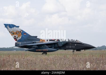 Jagel, Allemagne. 07 juin 2024. Panavia Tornado de Taktisches Luftwaffen Geschwader 51 taxis de la Luftwaffe de l'armée de l'air allemande, lors de la rencontre des tigres de l'OTAN à Schleswig AB, Jagel, Allemagne, le 7 juin 2024 (photo de Cody Froggatt/News images) à Jagel, Allemagne, le 6/7/2024. (Photo de Cody Froggatt/News images/Sipa USA) crédit : Sipa USA/Alamy Live News Banque D'Images