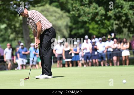 Dublin, Ohio, États-Unis. 7 juin 2024. Jason Day (AUS) frappe le 9e trou lors de la deuxième manche du Memorial Tournament à Dublin, Ohio. Brent Clark/Cal Sport Media/Alamy Live News Banque D'Images