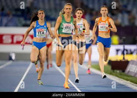 Rome, Italie. 07 juin 2024. La belge Helena Ponette et la néerlandaise Femke bol en action lors du relais mixte 4x400m des Championnats d'Europe d'athlétisme à Rome, Italie, vendredi 07 juin 2024. Les Championnats d'Europe d'athlétisme se déroulent du 7 au 12 juin. BELGA PHOTO JASPER JACOBS crédit : Belga News Agency/Alamy Live News Banque D'Images