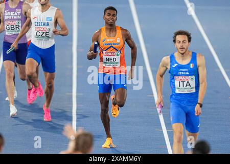 Rome, Italie. 07 juin 2024. ROME, ITALIE - 7 JUIN : Isaya Klein Ikkink, des pays-Bas, participe à la finale du relais mixte 4x4 lors de la première journée des Championnats d'Europe d'athlétisme - Rome 2024 au Stadio Olimpico le 7 juin 2024 à Rome, Italie. (Photo de Joris Verwijst/Agence BSR) crédit : Agence BSR/Alamy Live News Banque D'Images