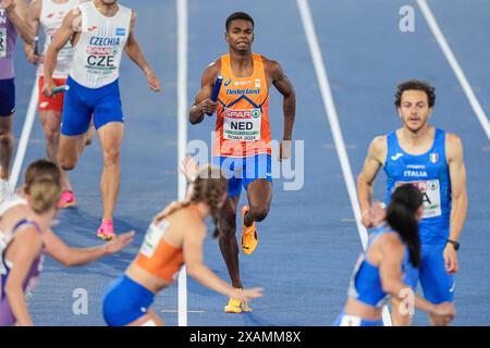 Rome, Italie. 07 juin 2024. ROME, ITALIE - 7 JUIN : Isaya Klein Ikkink, des pays-Bas, participe à la finale du relais mixte 4x4 lors de la première journée des Championnats d'Europe d'athlétisme - Rome 2024 au Stadio Olimpico le 7 juin 2024 à Rome, Italie. (Photo de Joris Verwijst/Agence BSR) crédit : Agence BSR/Alamy Live News Banque D'Images