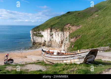 Vue de la plage à North Landing, Flamborough, East Riding of Yorkshire, Angleterre, Royaume-Uni Banque D'Images