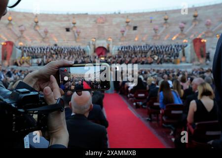 Vérone, Italie. 07 juin 2024. Foto Paola Garbuio/LaPresse 07 Giugno 2024, 2024 Verona Arena di Verona la Grande Opera Italiana Patrimonio dell'umanit&#xe0;' Nella foto : Immagine Orchestra Credit : LaPresse/Alamy Live News Banque D'Images