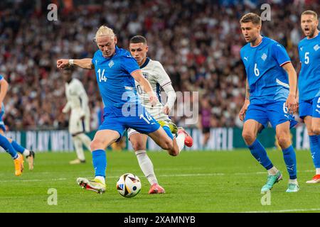 Kolbeinn Finnsson, d'Islande, blanchit le ballon lors du match international entre l'Angleterre et l'Islande au stade de Wembley, Londres, Angleterre, le 7 juin 2024. Photo de Grant Winter. Utilisation éditoriale uniquement, licence requise pour une utilisation commerciale. Aucune utilisation dans les Paris, les jeux ou les publications d'un club/ligue/joueur. Crédit : UK Sports pics Ltd/Alamy Live News Banque D'Images