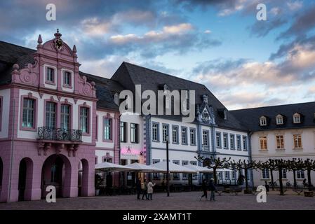 Palais baroque Walderdorff sur la place Domfreihof à Trèves, Allemagne. Banque D'Images