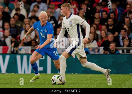Londres, Royaume-Uni. 07 juin 2024. Londres, Angleterre, 07 juin 2024 : Cole Palmer (7 Angleterre) et Kolbeinn Finnsson (14 Islande) en action lors du match amical international entre l'Angleterre et l'Islande au stade de Wembley à Londres, Angleterre. (Pedro Porru/SPP) crédit : SPP Sport Press photo. /Alamy Live News Banque D'Images