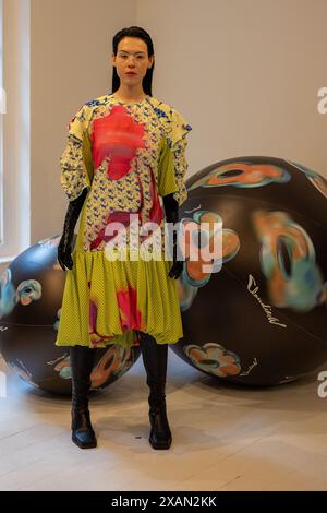 Londres, Royaume-Uni. 07 juin 2024. Un mannequin marche sur la piste à l'automne/hiver 2024, Claudia Wang Presentation pendant la Fashion week de Londres. Crédit : SOPA images Limited/Alamy Live News Banque D'Images