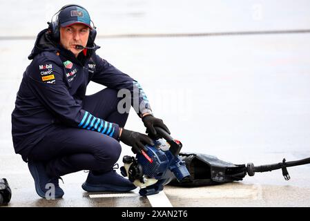Montréal, Canada. 07 juin 2024. Mécanicien Red Bull Racing. Championnat du monde de formule 1, Rd 9, Grand Prix du Canada, vendredi 7 juin 2024. Montréal, Canada. Crédit : James Moy/Alamy Live News Banque D'Images
