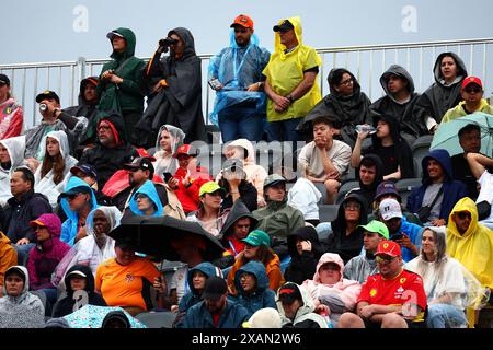 Montréal, Canada. 07 juin 2024. Ambiance du circuit - fans dans la tribune. Championnat du monde de formule 1, Rd 9, Grand Prix du Canada, vendredi 7 juin 2024. Montréal, Canada. Crédit : James Moy/Alamy Live News Banque D'Images