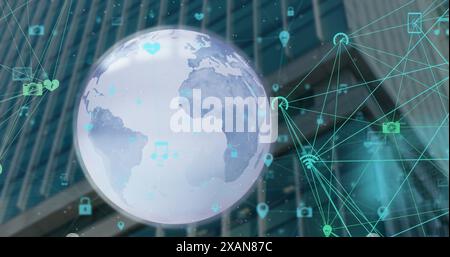 Image du globe et des icônes connectées au-dessus de la vue en angle bas du bâtiment Banque D'Images