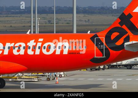 Jetstar Airways 10th anniversaire Red Livery et Airbus a320 NEO Jetstar Generation à l'aéroport de Tullamarine, Melbourne, Australie. Banque D'Images