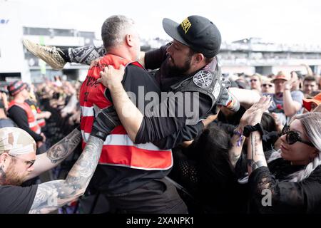 Rock am Ring, Festival Tag 1, Nürburgring, 07.-09.06.2024 Adenau, Deutschland - 7,6.2024, fans beim Crowdsurfing während Enter Shikari Roughton Rou Re Banque D'Images