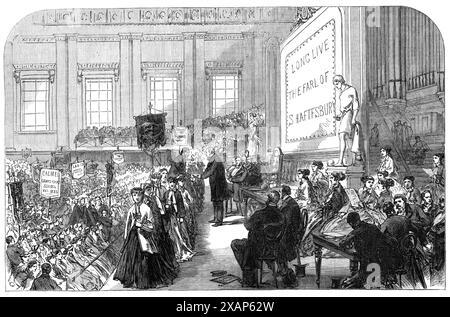 Distribution de prix à des élèves d'écoles déchiquetées à Exeter Hall, [Londres], 1868. Remise de prix à «...les garçons et les filles...qui se sont bien comportés dans le service ou dans d'autres situations industrielles...la scène était très animée, la grande salle étant bondée de ces jeunes, dont les visages propres et souriants et les vêtements soignés montraient leur état de vie amélioré. Il y avait beaucoup de bannières, portant des dessins appropriés et les noms des différentes écoles... la chaise a été prise, en l'absence de Lord Shaftesbury, par Mr. Joseph Payne, juge adjoint des Middlesex sessions. Il a donné les prix, whi Banque D'Images