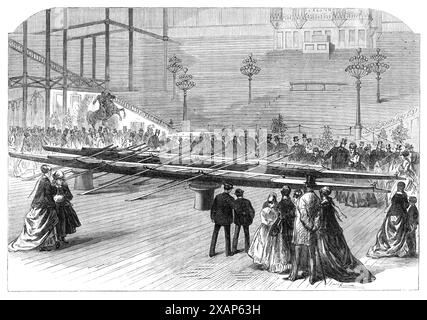 Exposition des bateaux Oxford et Cambridge au Crystal Palace, 1869. Les bateaux des deux équipes d'aviron universitaires, utilisés dans la course annuelle de bateaux sur la Tamise à Londres, de Putney à Mortlake. Tiré de "Illustrated London News", 1869. Banque D'Images