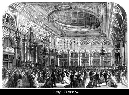 Grand bal dans la salle de presse Exchange, Liverpool, au prince et à la princesse Christian et au prince Arthur, 1868. Réception donnée à la mairie par le maire Edward Whitley. 'La salle est de grandes dimensions, carrée dans la forme, élevée, et surmontée d'un beau dôme, dont l'effet, quand il est éclairé, est extrêmement fin... la partie royale... a dansé beaucoup, et n'a pas quitté le bal avant deux heures et demie du matin. En quittant la salle, la princesse Christian et le prince Arthur furent acclamés avec enthousiasme, tout comme la comtesse de Derby. La princesse Christian portait une robe de satin blanc, richement Banque D'Images