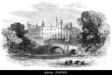 Château de Lismore, Irlande, visité par le prince Arthur, 1869. 'La tournée que le Prince Arthur a faite dans le sud de l'Irlande, au cours de la dernière quinzaine, a été remarquée à maintes reprises dans nos nouvelles de "court". Le château de Lismore, dans le comté de Waterford, le siège du duc de Devonshire, a été visité par son Altesse Royale le vendredi 16, et il y est resté jusqu'au lundi suivant, avant de partir vers l'ouest, aux lacs de Killarney. Le duc de Devonshire est le propriétaire du district sur trente miles autour de Lismore. Il appartenait autrefois à Sir Walter Raleigh, de qui il passa à Robert Banque D'Images