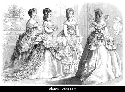 Paris mode pour mars 1869. 'Fig. 1. Robe de soirée &#xe0 ; traine de satin gris perle, avec une tunique bordée de dentelle blanc profond... le corsage est bordé de dentelle, et est garni d'une petite rose sur chaque épaule...Fig. 2. Robe de soirée en satin couleur primevère, avec train de cour garni tout autour de quatre volants ruchés de tulle illusion...le tablier devant est bordé de deux volants similaires, et les "paniers" et les extrémités arrondies de la ceinture avec un seul volant...Fig. 3. Robe de soirée ou de bal, en satin bleu pâle, la jupe garnie au bas d'une dentelle profonde fl Banque D'Images