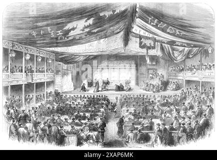 Croquis au Japon : le théâtre à Osaka, 1868. Les théâtres japonais sont très grands, et sont construits sur le même plan que le nôtre, avec des stands, des boîtes et une galerie ; les musiciens sont assis dans un coin de la scène, et il y a un chemin embouti qui traverse la fosse sur la scène, le long duquel les acteurs de temps en temps se déportent... le jeu dure toute la journée et presque la moitié de la nuit, tandis que les gens mangent, boivent, et fumer sans quitter la pièce... les robes des acteurs sont aussi superbes et très coûteuses. Le jeu est extrêmement bon, surtout celui des tragédies ; on voit parfois toute la femelle Banque D'Images