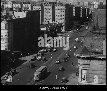 Les rues de New York, 1930. De "Time to Remember - The Tough Guys", années 1930 (Reel 1) ; un film documentaire, principalement sur la vie dans la dépression et les gangsters américains. Banque D'Images