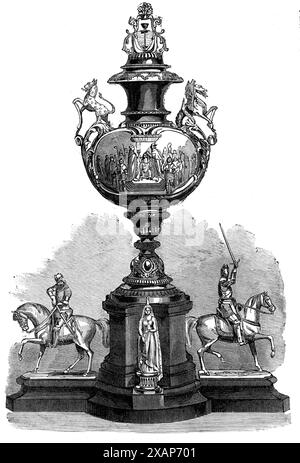 La Coupe Beaufort pour les courses de bain, 1868. 'La Coupe Beaufort, fabriquée par MM. Garrard pour les courses de Bath, est un vase, conçu par Mr. W. Spencer, dans le style Renaissance. Il a deux bas-reliefs latéraux, qui représentent, l'un, le couronnement du roi Henri VI, par le cardinal Beaufort (un fils de Jean de Gaunt et petit-fils d'Édouard III), dans la cathédrale notre-Dame de Paris; et, l'autre, les actions de Henry Beaufort, cinquième comte et premier marquis de Worcester, qui combattit aux côtés du roi Charles II, à la bataille de Worcester. La base est ornée de statuettes équestres de Jean de G. Banque D'Images