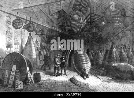 Le quai Trinity Buoy, Blackwall, 1868. Atelier qui répare et entretient les dispositifs pour avertir des dangers en mer. «... si un feu, une bouée ou une balise est rendu impropre au service par les conditions météorologiques ou un accident, un autre peut être immédiatement remplacé ou les dommages réparés sans délai... rangés dans l'ordre autour de l'abri sur des traverses en bois sont les bouées en réserve... à peindre et à rendre étanche s'ils sont défectueux, prêt à être expédié dans les plus brefs délais pour remplacer tout ce qui pourrait avoir été par des dommages ou le stress des intempéries emportés de leurs stations. La plupart des bouées sont d'un seul shap Banque D'Images