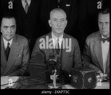 Le commissaire de police de New York John Francis O'Ryan fait une annonce officielle, dans les années 1930 "Le crime du siècle" - l'affaire d'enlèvement de Lindbergh, États-Unis. Le continent [Amérique du Nord] est électrifié par une annonce soudaine sur le mystère Lindbergh d'un commissaire de police. "Nous avons en garde à vue, l'homme qui a reçu l'argent de la rançon. Son nom est Bernard Richard Hauptmann, 1279, East Two-cent-Twenty-second Street, dans l'arrondissement du Bronx dans la ville de New York. Il est venu au Canada comme passager clandestin il y a onze ans. C'est un étranger, illégalement dans le Country&quo Banque D'Images