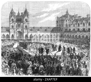 The Opening of Columbia Market [dans l'est de Londres], construit par Mlle Burdett Coutts : l'archevêque de Cantorbéry parlant, 1869. Vue de l'ouverture publique et officielle de ce magnifique bâtiment, adjacent aux habitations modèles de Columbia-Square, récemment fournie par la générosité de Miss Burdett Coutts, pour un coût de &#xa3;170,000...pour le logement du quartier pauvre et peuplé à l'est de Shoreditch...il y eut une immense Assemblée...Miss Coutts...fut reçue avec des acclamations enthousiastes...L'archevêque de Canterbury s'adressa à la foule dans le quadrilatère, et en bref et simple Banque D'Images