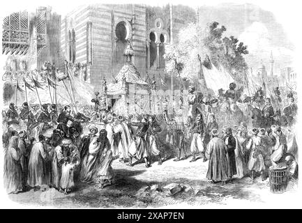 Le Prince et la Princesse de Galles en Egypte : procession du Saint tapis au Caire, 1869. Fête religieuse, le début du voyage à la Mecque avec de nouvelles couvertures '... pour la Caaba... ils sont soigneusement pliés et placés sur le chameau avec la canopée très élaborée d'or brodé... si sacrés sont ces couvertures que lorsque la procession est passée il y a eu une ruée faite à elle par les membres de la foule, qui poussait follement en avant pour embrasser les plis dorés qui pendaient autour, et les gardes devaient utiliser leurs bâtons pour se défendre. Il y a un grand nombre de troupes dehors, et quelques régiments marchent devant an Banque D'Images