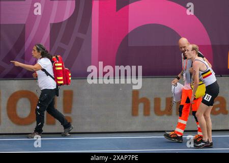 Rome, Italie. 08 juin 2024. Le belge Tim Van de Velde quitte la piste après avoir été blessé lors des Championnats d'Europe d'athlétisme à Rome, en Italie, le samedi 08 juin 2024. Les Championnats d'Europe d'athlétisme se déroulent du 7 au 12 juin. BELGA PHOTO JASPER JACOBS crédit : Belga News Agency/Alamy Live News Banque D'Images