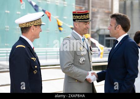 Le général Thierry BURKHARD, chef de l'armée française et Patricia Miralles secrétaire d'État auprès du ministre des armées, chargé des anciens combattants et de la mémoire. Commémoration voie de la liberté à Cherbourg. Le 80ème anniversaire des débarquements du débarquement le long de la côte normande pendant la guerre mondiale II cette cérémonie à la Cité de la mer est destinée à honorer la mémoire de tous les logisticiens sans qui la victoire n’aurait pas été possible, mais aussi l’action des ouvriers des chantiers navals, et le rôle spécifique des Américains dans la libération de la ville. Vendredi 6 juin 2024, Cité de la Banque D'Images