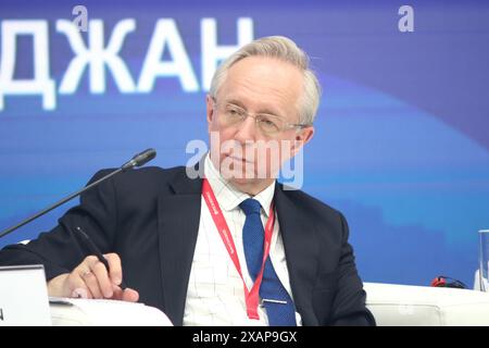 Saint-Pétersbourg, Russie. 06 juin 2024. Mikhail Galuzin, vice-ministre des Affaires étrangères de la Fédération de Russie, participe à une session sur la Russie et l'Azerbaïdjan dans le cadre du Forum économique international de Petersburg 2024 (SPIEF 2024). Crédit : SOPA images Limited/Alamy Live News Banque D'Images